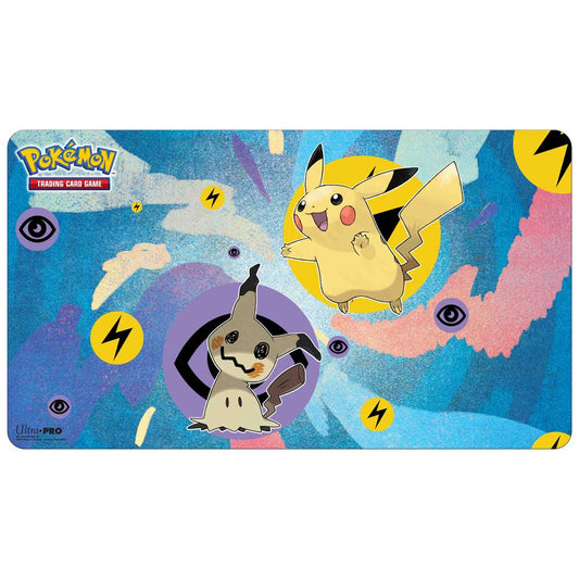 Ultra pro spelmatta för Pokémon kort med Pikachu och Mimikyu motiv